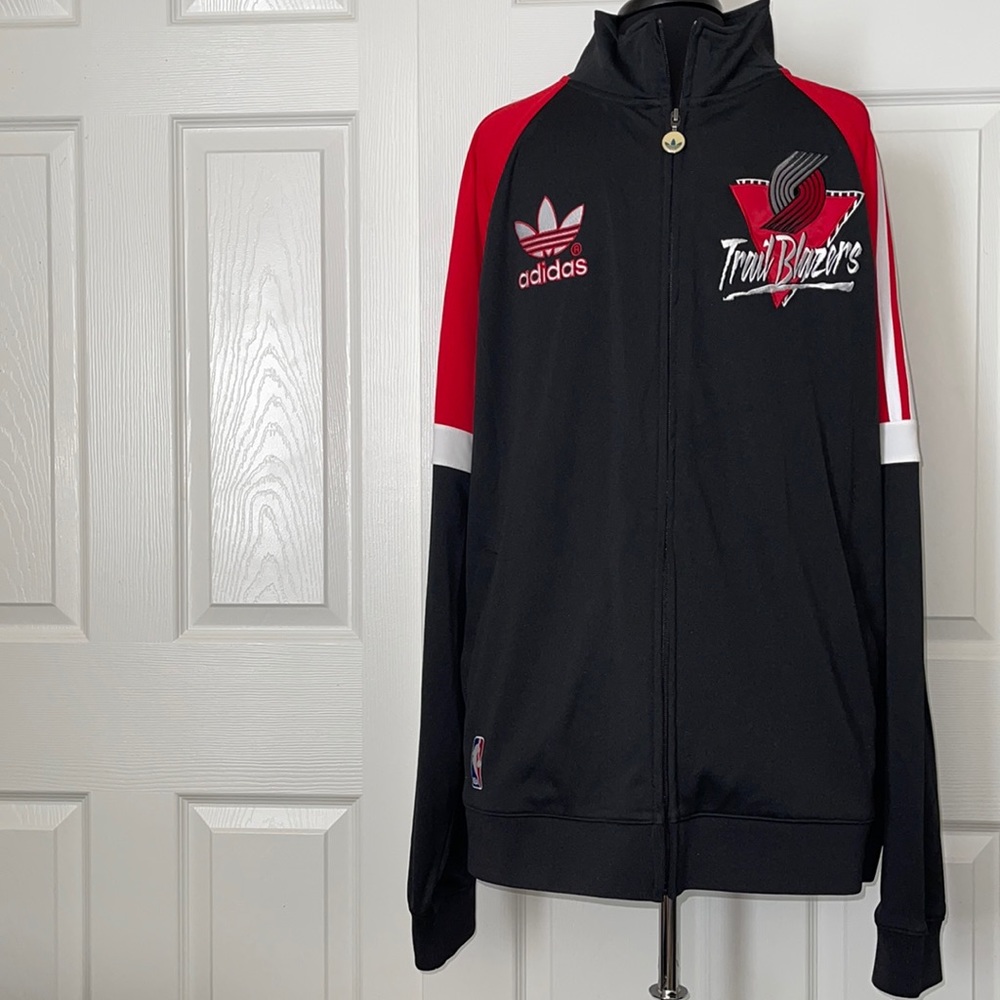 VINTAGE & VERY HARD TO FIND ADIDAS PORTLAND TRAIL BLAZERS WARM UP JACKET!